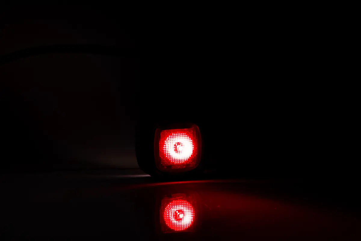 Feu de gabarit LED 2 fonctions 12-30 V Fristom FT-141 LED