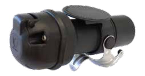 Adaptateur / réducteur de tension 24V > 12V – connecte une prise 15P/24V (ISO 12098) du côté du véhicule avec une fiche 7P/12V (ISO 1724) du côté de la remorque Erich Jaeger 311305
