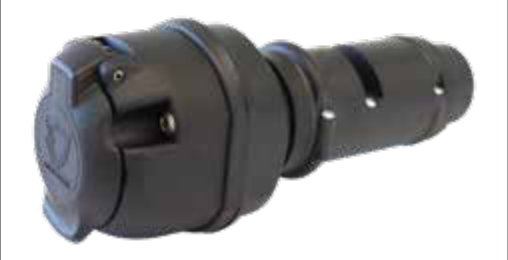Adaptateur / réducteur de tension 24V > 12V – connecte une prise 7P/24V (ISO 1724 – connectée à 24V) du côté du véhicule à une prise 13P/12V (ISO 11446) du côté de la remorque Erich Jaeger 311308