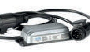 Module électronique dans un boîtier en aluminium avec prise 13 broches, fiche et câble de 2,5 m. Le produit permet la coopération appropriée des solutions d’éclairage LED avec les installations 12V Fristom LED CONTROL BOX ALU 13 12V